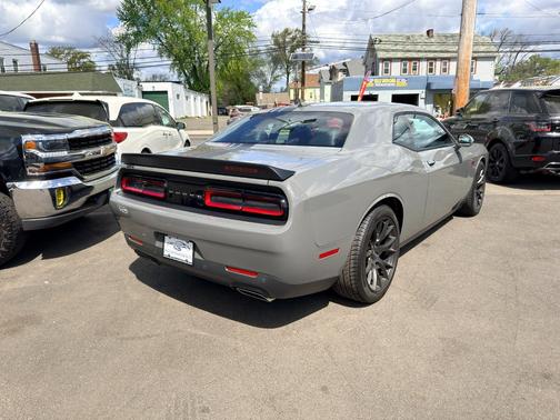 Destroyer Gray Clearcoat 2023 Dodge Challenger R/T Scat Pack RWD