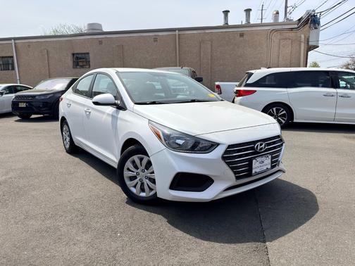Frost White Pearl 2019 Hyundai Accent SE Sedan Auto