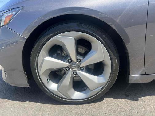Modern Steel Metallic 2018 Honda Accord Touring 2.0T Auto