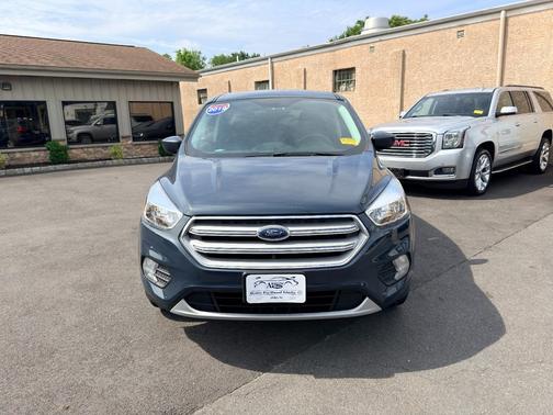 Baltic Sea Green Metallic 2019 Ford Escape SE FWD