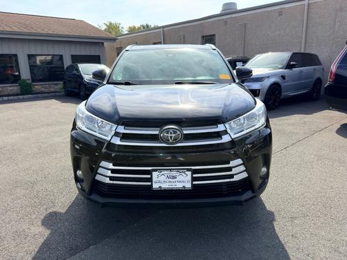 Midnight Black Metallic 2018 Toyota Highlander XLE V6 AWD (Natl)