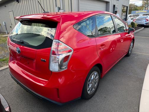 2016 Toyota Prius v Four