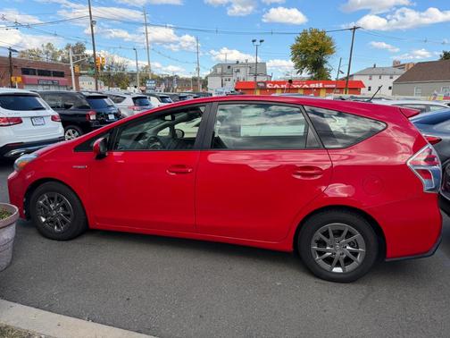 2016 Toyota Prius v Four