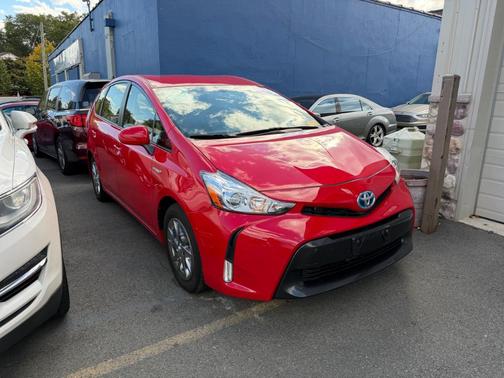 2016 Toyota Prius v Four