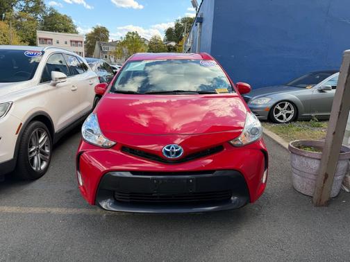 2016 Toyota Prius v Four