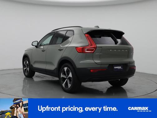 2023 Volvo XC40 B5 Ultimate Dark Theme