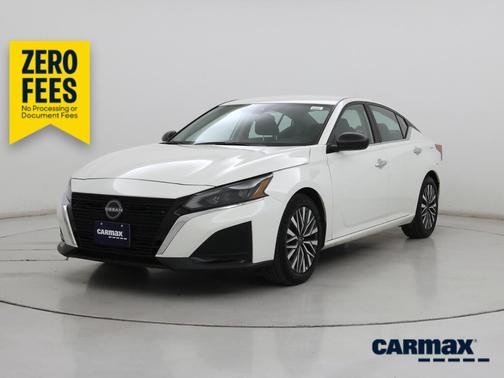 White 2025 Nissan Altima SV