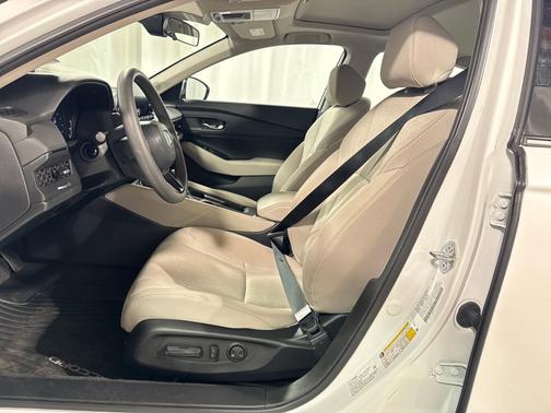 Platinum White Pearl 2024 Honda Accord