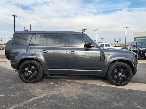 2024 Land Rover Defender 110 P500 SE