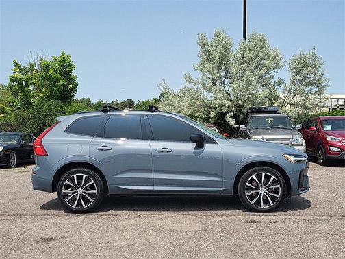 2023 Volvo XC60 B5 Plus Dark Theme