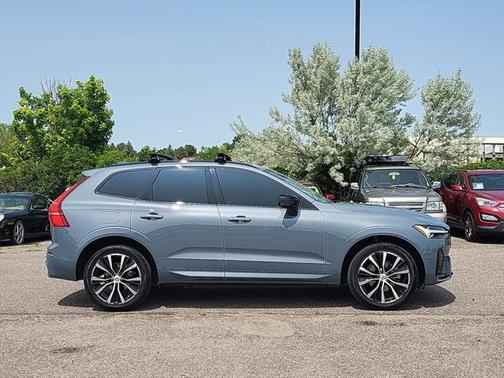 2023 Volvo XC60 B5 Plus Dark Theme