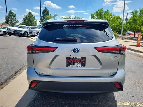 2022 Toyota Highlander Hybrid XLE