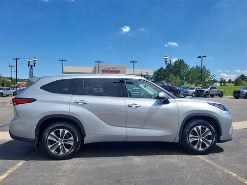 2022 Toyota Highlander Hybrid XLE