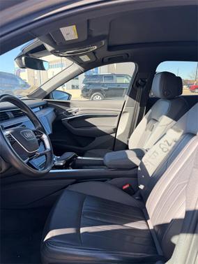 2022 Audi e-tron Premium