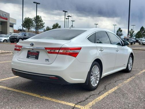 White 2013 Toyota Avalon Hybrid XLE Touring