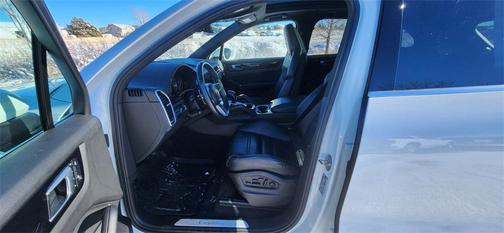 2023 Porsche Cayenne Platinum Edition