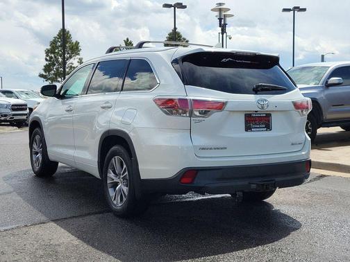 White 2015 Toyota Highlander XLE