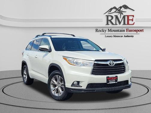 White 2015 Toyota Highlander XLE