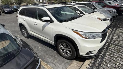 White 2015 Toyota Highlander XLE