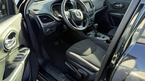 Black 2020 Jeep Cherokee Latitude