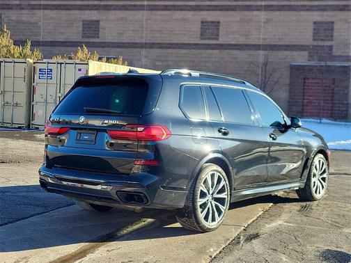 2022 BMW X7 M50i