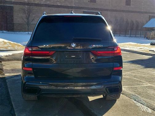 2022 BMW X7 M50i