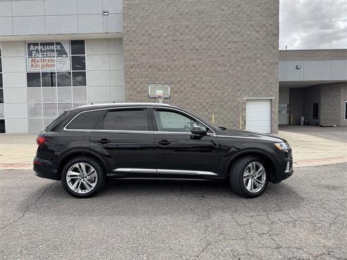 2022 Audi Q7 55 Premium Plus