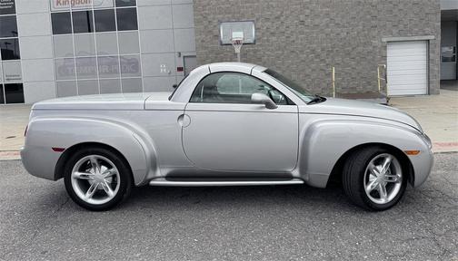 2004 Chevrolet SSR Base