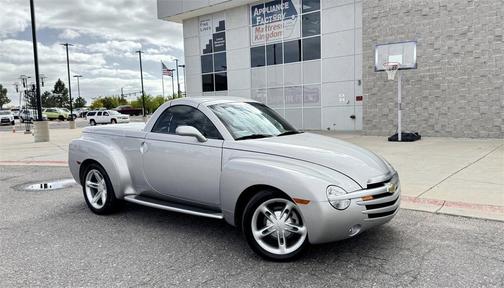 2004 Chevrolet SSR Base