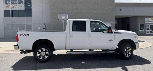 White 2016 Ford F-250 Lariat