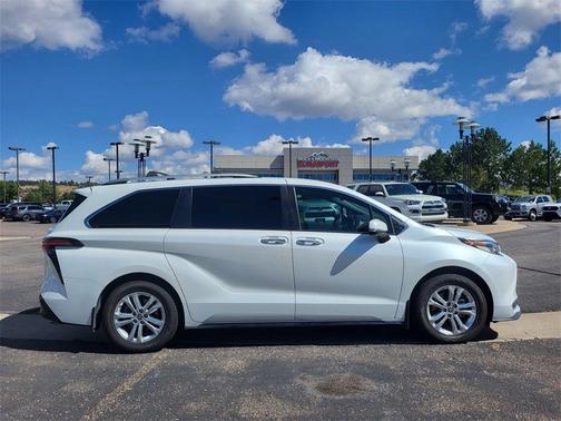2022 Toyota Sienna Platinum 7 Passenger