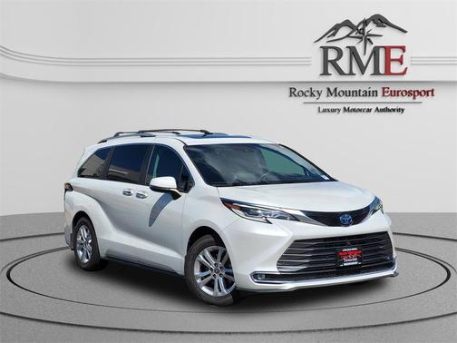 2022 Toyota Sienna Platinum 7 Passenger