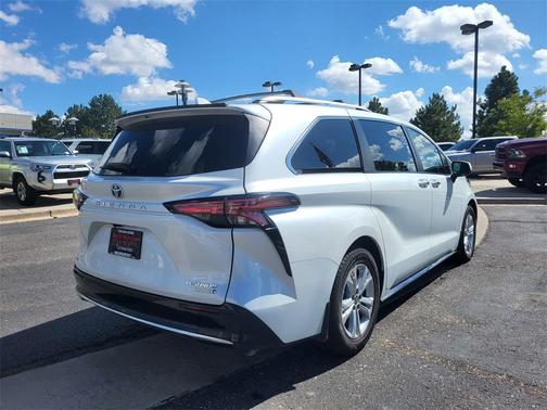 2022 Toyota Sienna Platinum 7 Passenger