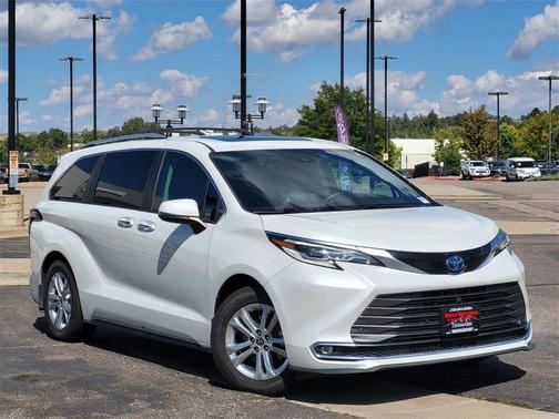 2022 Toyota Sienna Platinum 7 Passenger