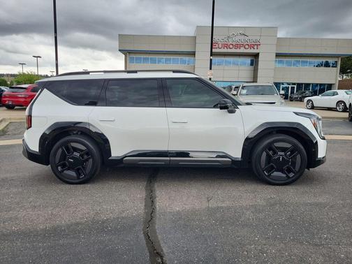White 2024 Kia EV9 GT-Line