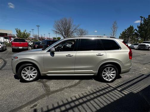 2016 Volvo XC90 T6 Momentum