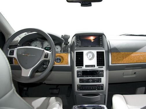 2010 Chrysler Town & Country LX
