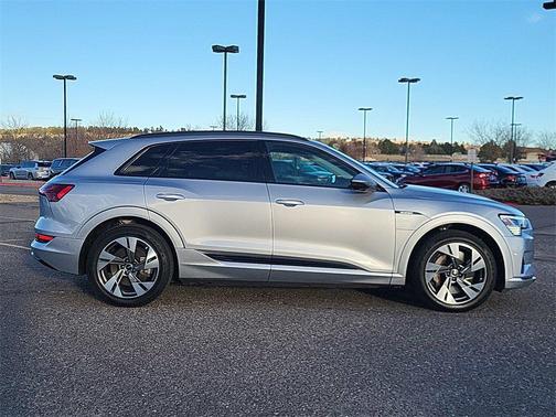 2022 Audi e-tron Premium