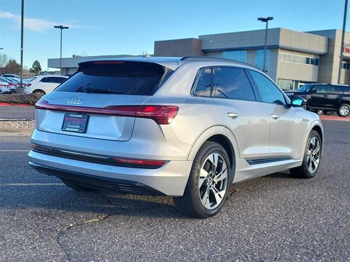 2022 Audi e-tron Premium