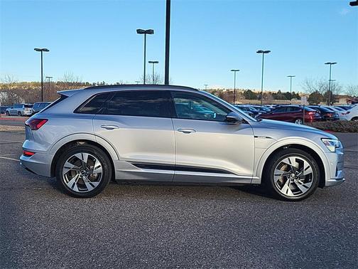 2022 Audi e-tron Premium