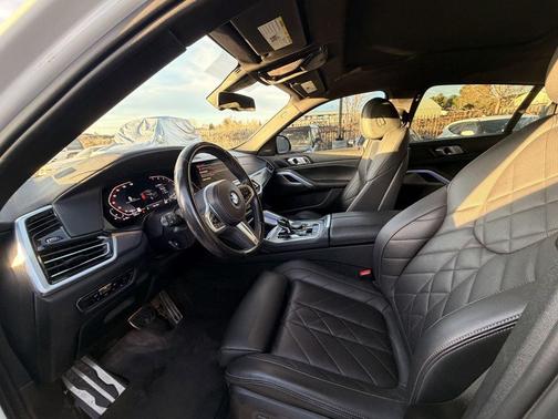 2023 BMW X6 xDrive40i