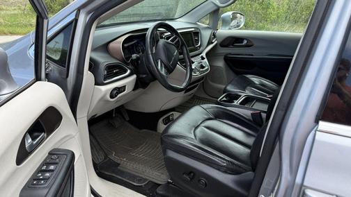 Billet Silver Metallic Clearcoat 2018 Chrysler Pacifica Touring-L