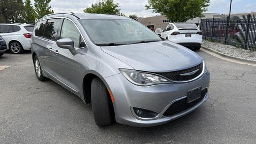 Billet Silver Metallic Clearcoat 2018 Chrysler Pacifica Touring-L