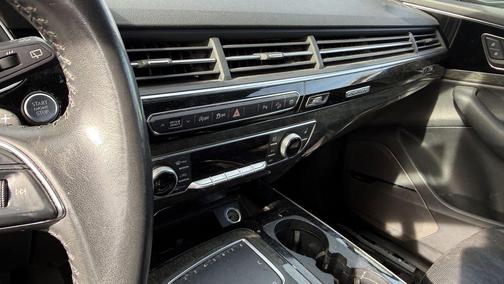 White 2018 Audi Q7 3.0T Prestige