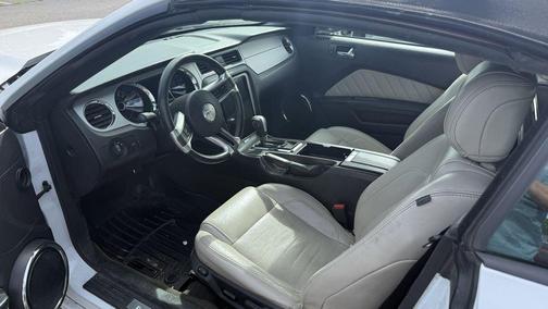 White 2014 Ford Mustang V6 Premium
