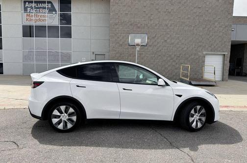 White 2021 Tesla Model Y Long Range Dual Motor All-Wheel Drive