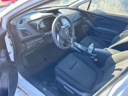 Photo 3 of 4 of 2017 Subaru Impreza 2.0i Premium
