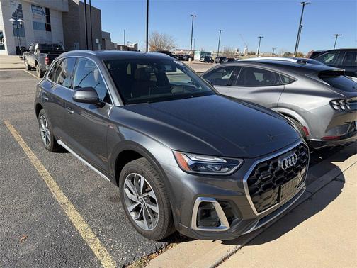 2022 Audi Q5 45 S line Premium