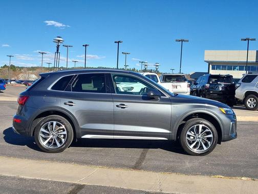 2022 Audi Q5 45 S line Premium