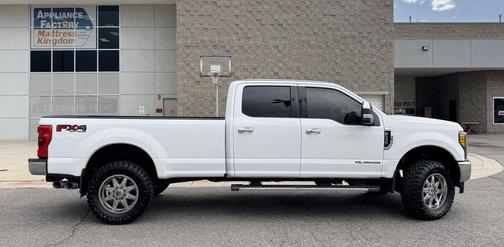 White 2017 Ford F-350 Lariat